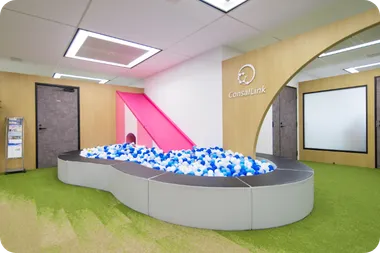 ボールプールと滑り台