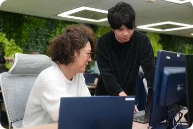 執務室での作業風景
